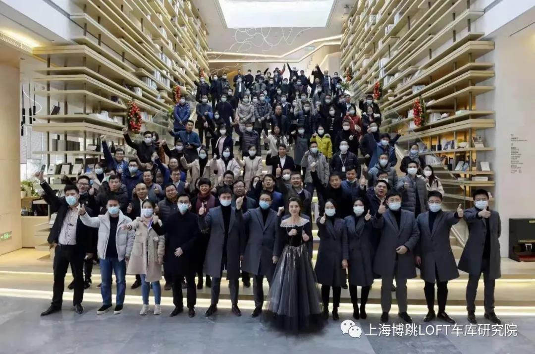 鞍山全国一百多人在华侨城汉口道6号参观研讨LOFT专利车库技术！
